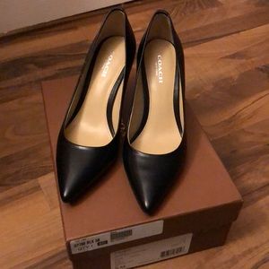 Black Pumps